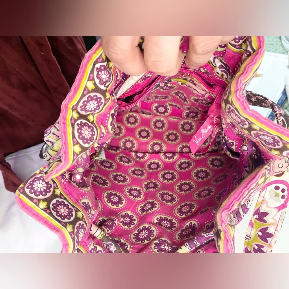 Vera Bradley shoulder bag with pockets and drawstrings